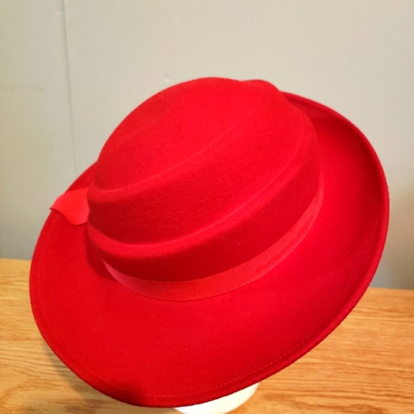 Ladies red wool hat - Picture 1 of 5